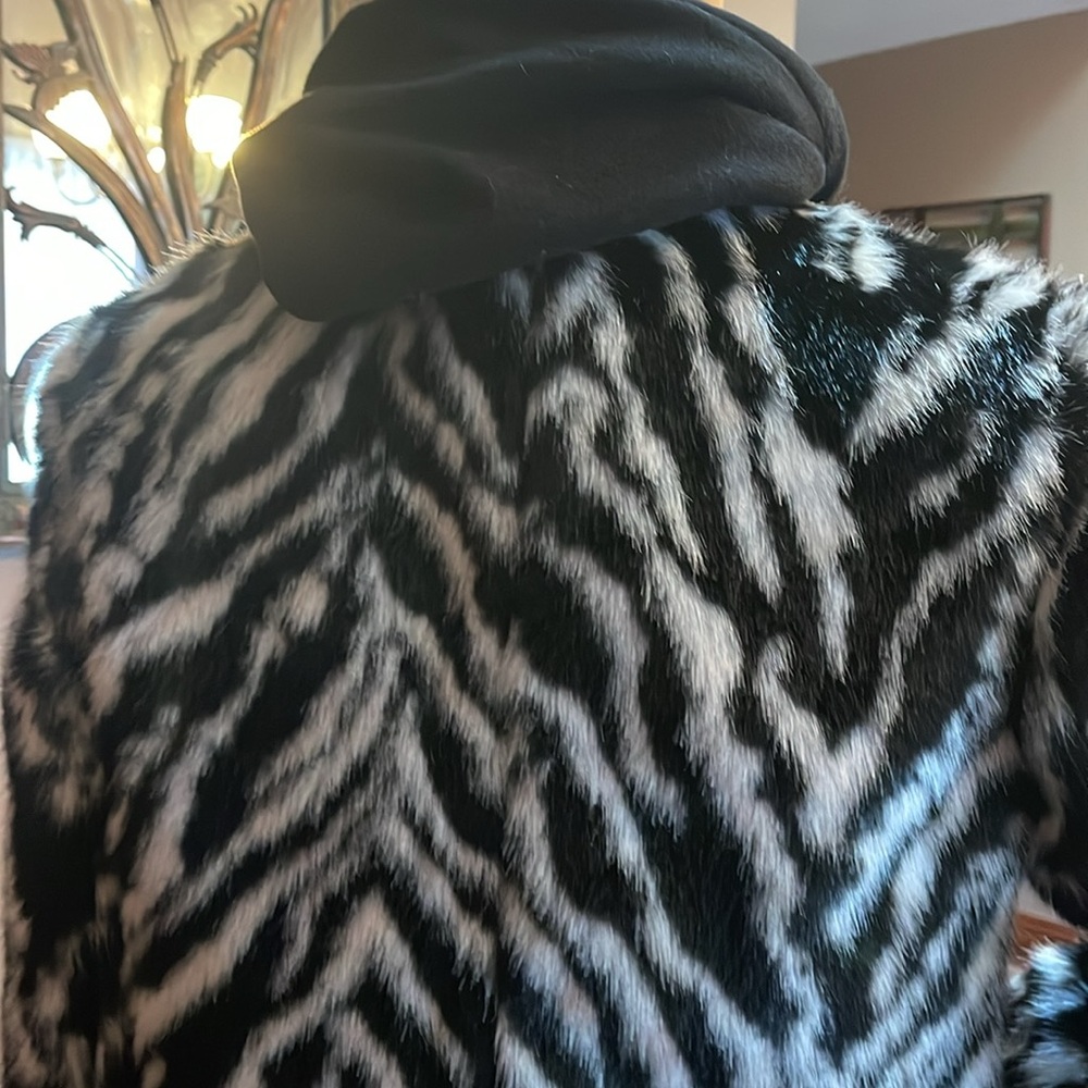 Alice + Olivia Faux Fur Coat - Picture 4 of 8